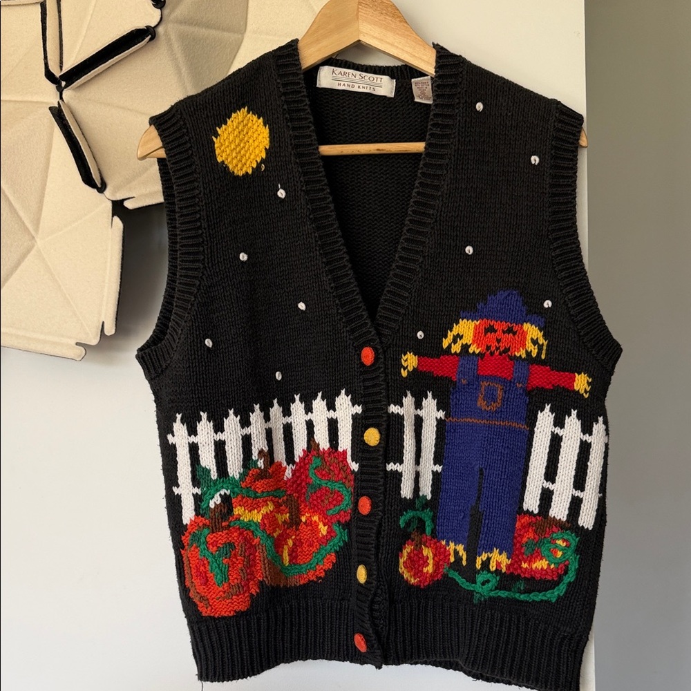 Vintage fall
Halloween knit sweater vest pumpkins scarecrow oz medium